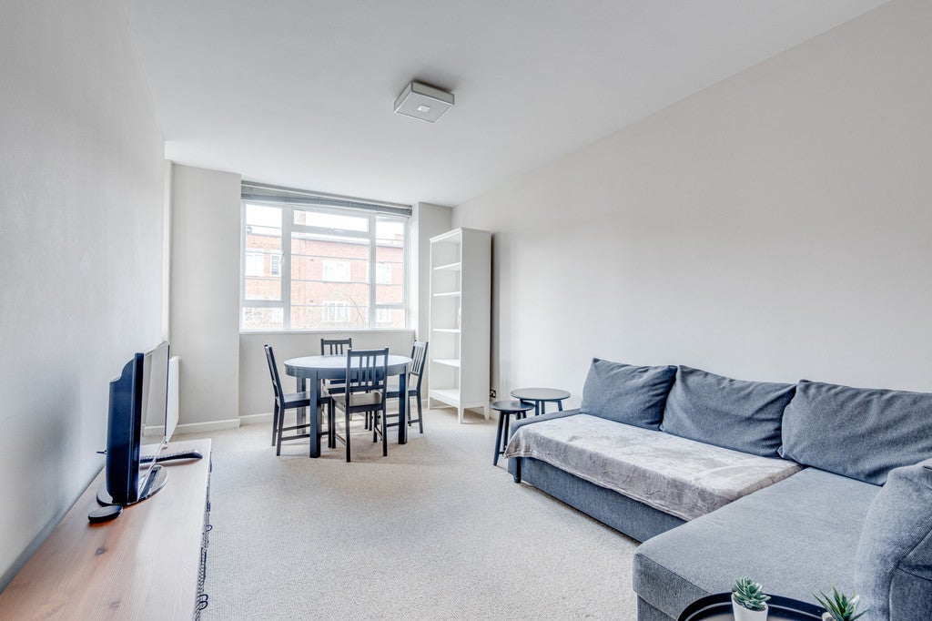Flat Charlbert Street in City of Westminster