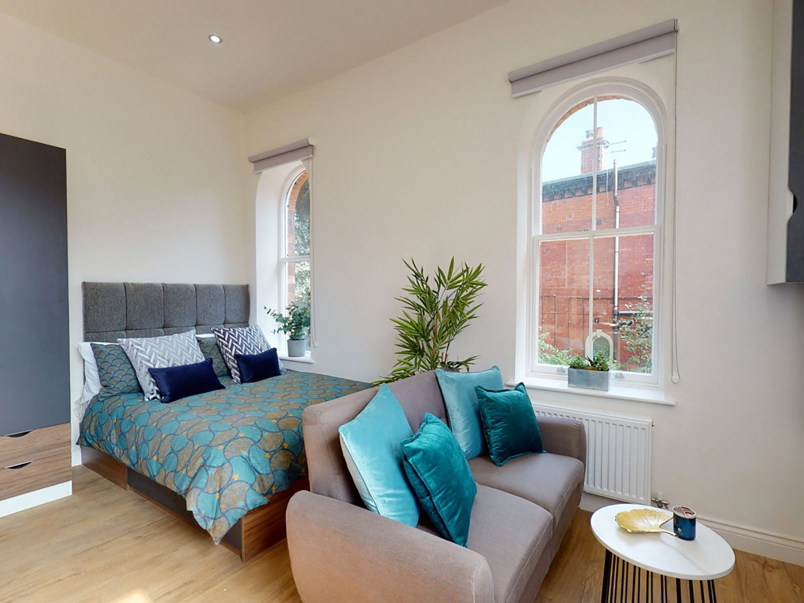 Flat Clarendon Road in Leeds