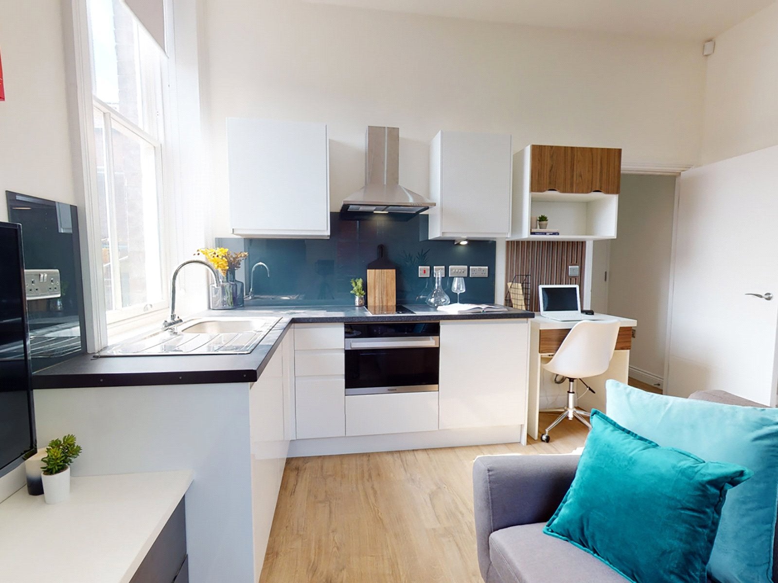 Flat Clarendon Road in Leeds