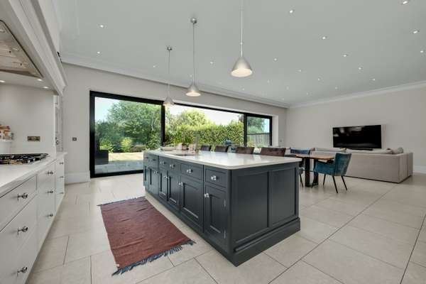 House Birds Hill Rise in Elmbridge