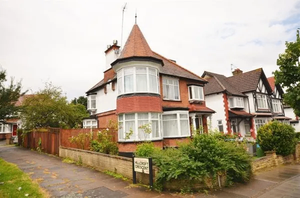 Flat Hillcroft Crescent in Greater London