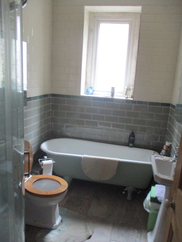 Room Bath Road in Bristol