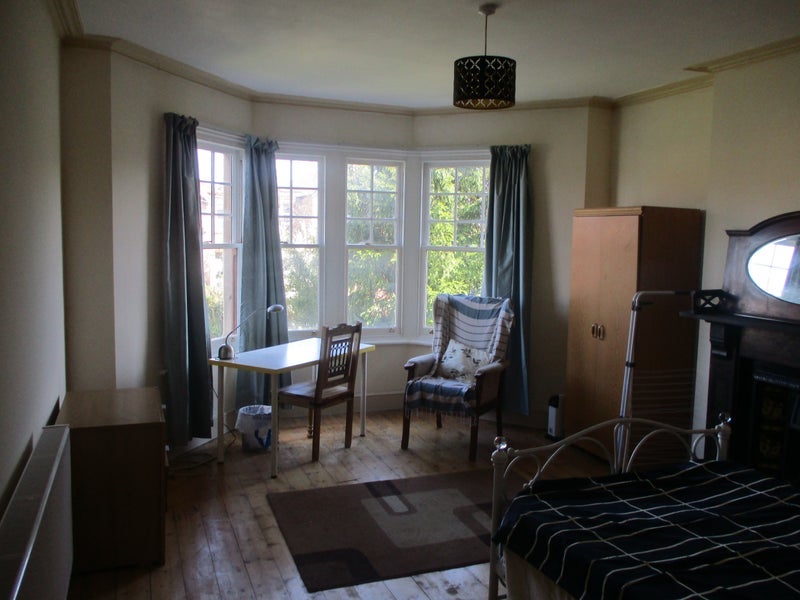Room Bath Road in Bristol