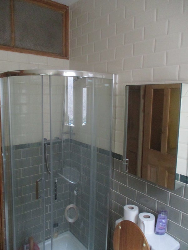 Room Bath Road in Bristol