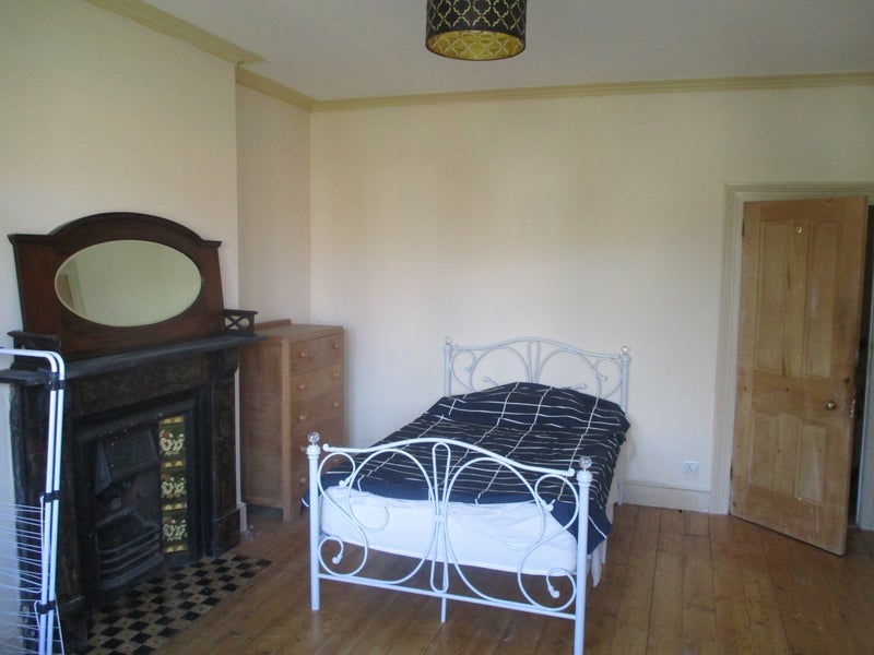 Room Bath Road in Bristol