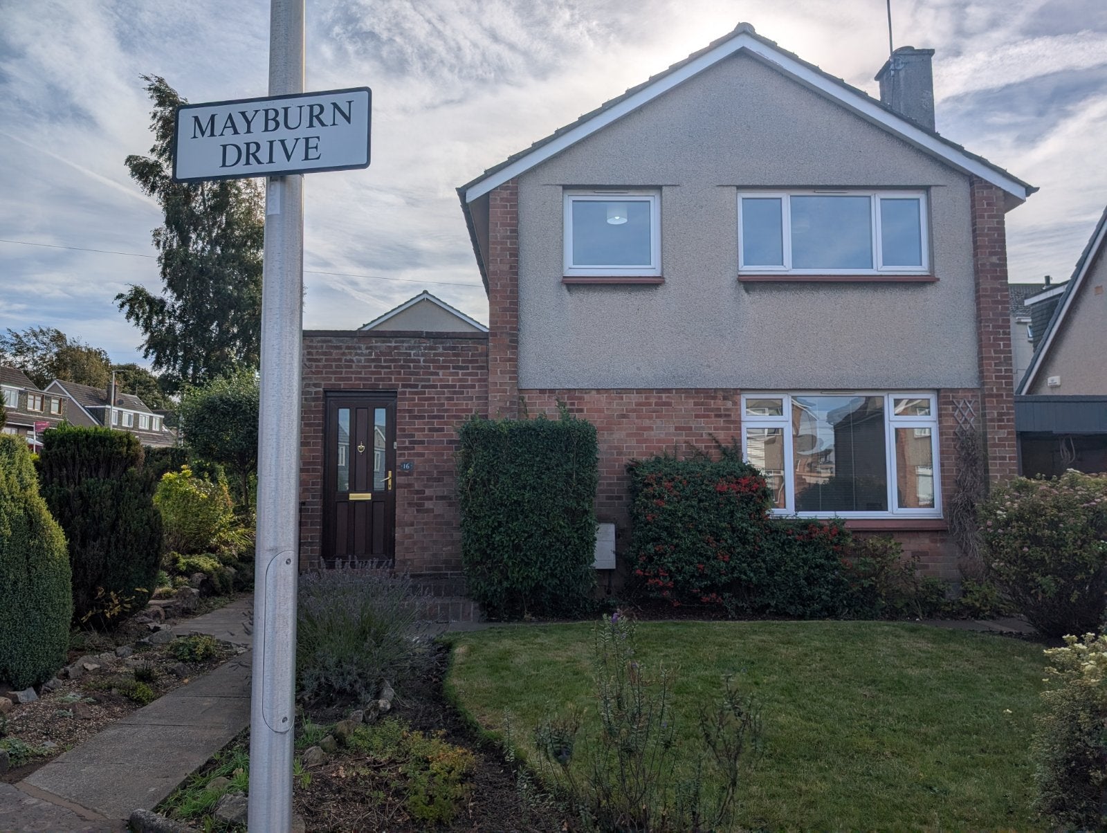 House Mayburn Avenue in Loanhead