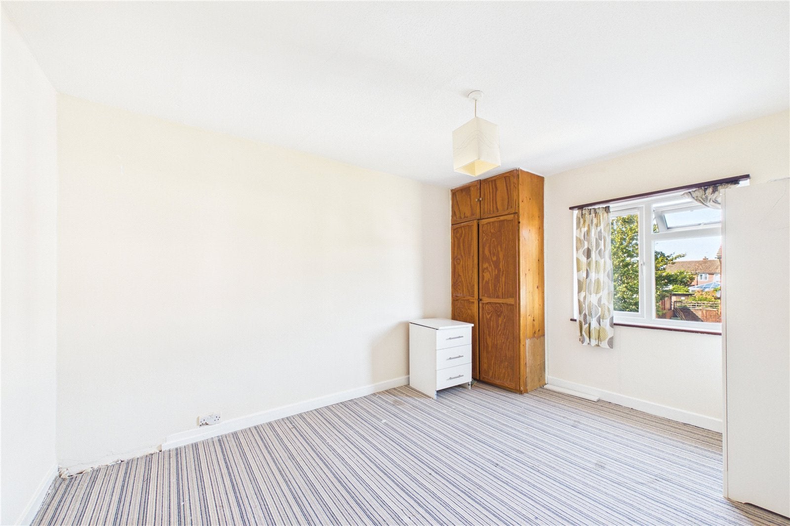 House Meadow Way in Theale
