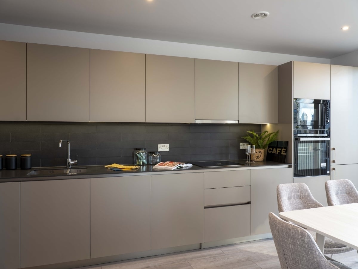 Flat Ash Avenue in Greater London
