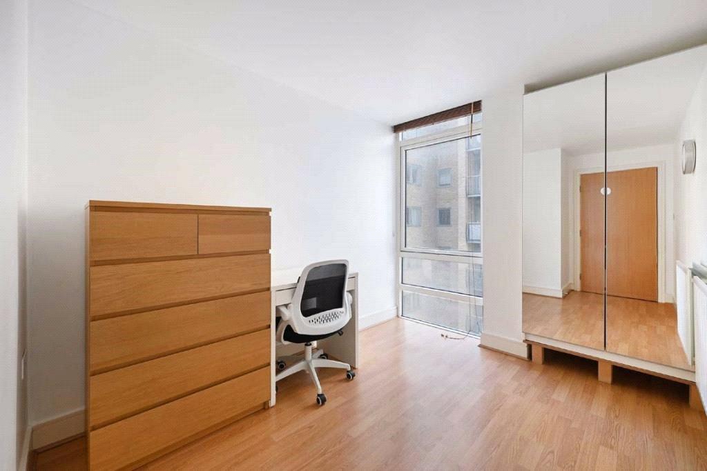 Flat Cassilis Road in Greater London