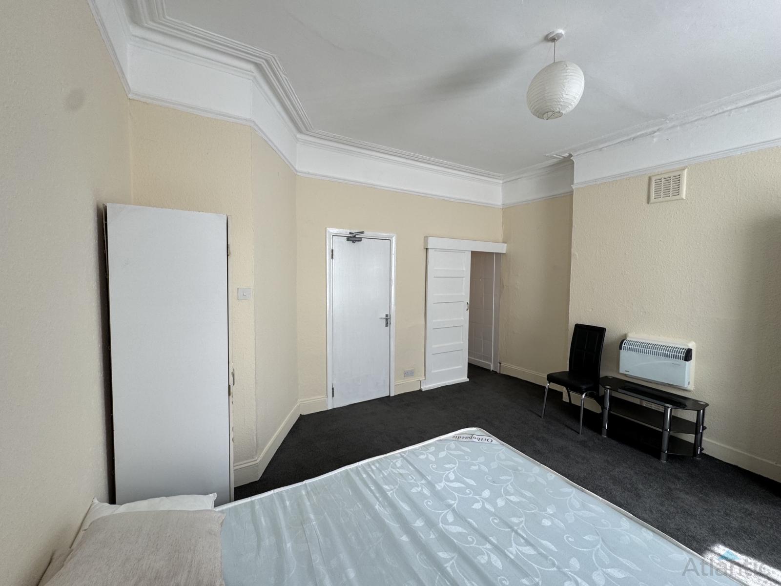Flat Leigham Vale in Greater London