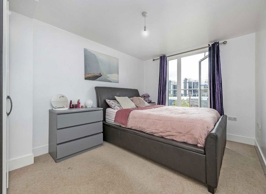 Flat Tiller Road in Greater London