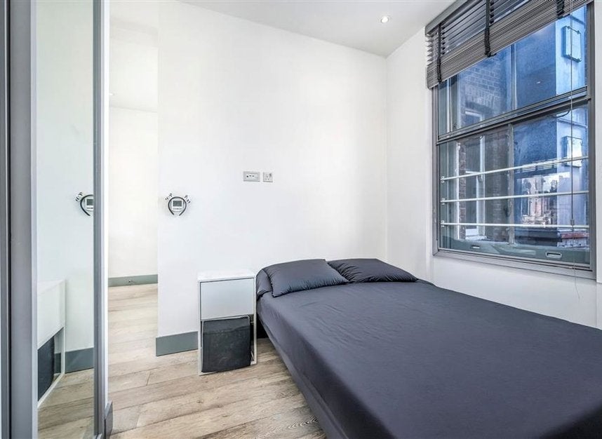 Flat Shaftesbury Avenue in City of Westminster