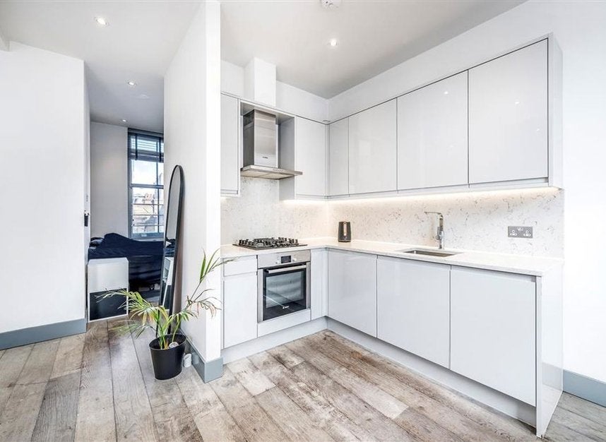 Flat Shaftesbury Avenue in City of Westminster