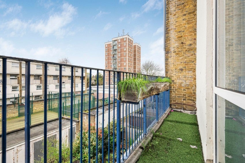 Flat Tottenham Road in Greater London