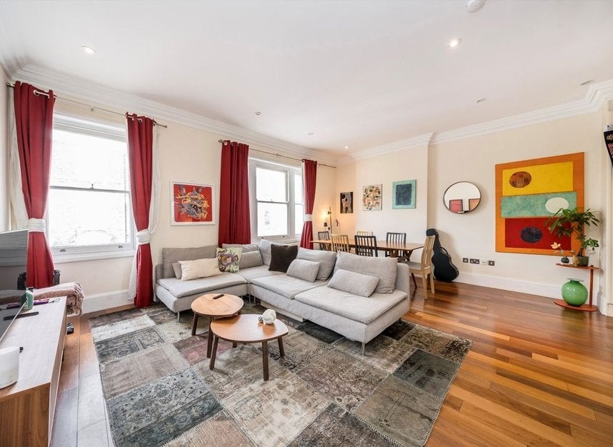 Flat Campden Hill Gardens in Greater London