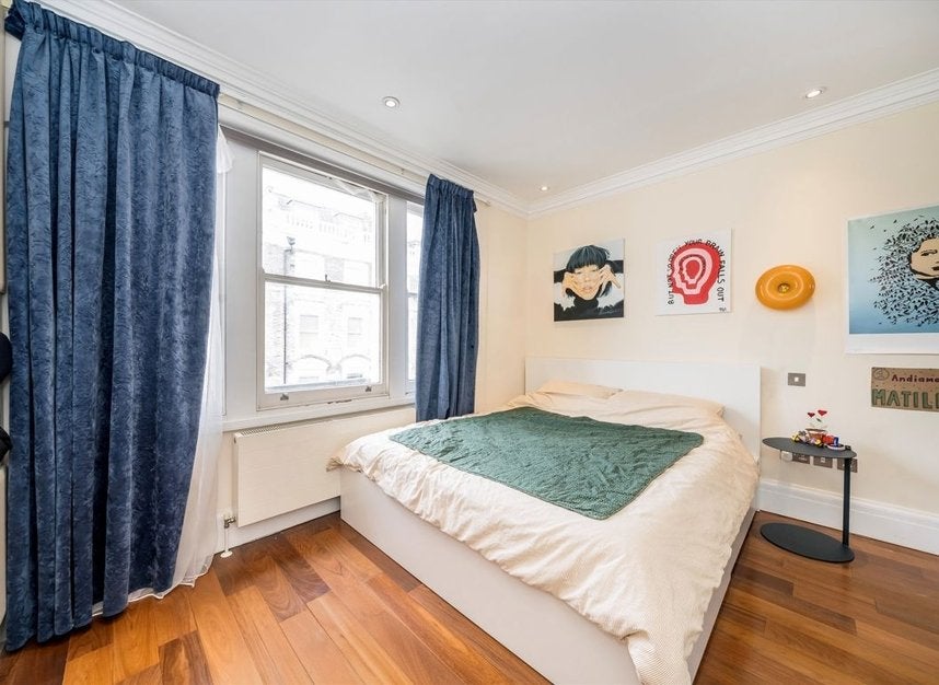 Flat Campden Hill Gardens in Greater London