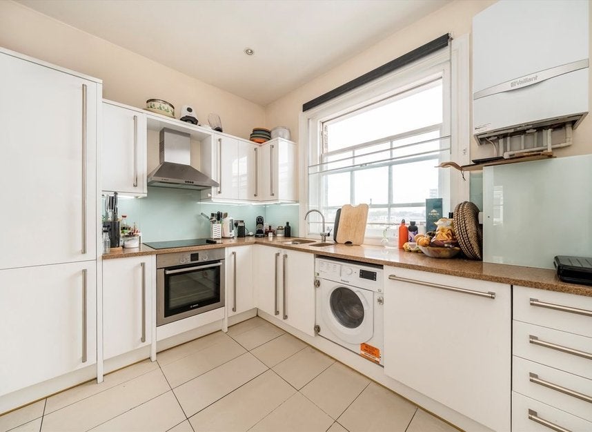 Flat Campden Hill Gardens in Greater London