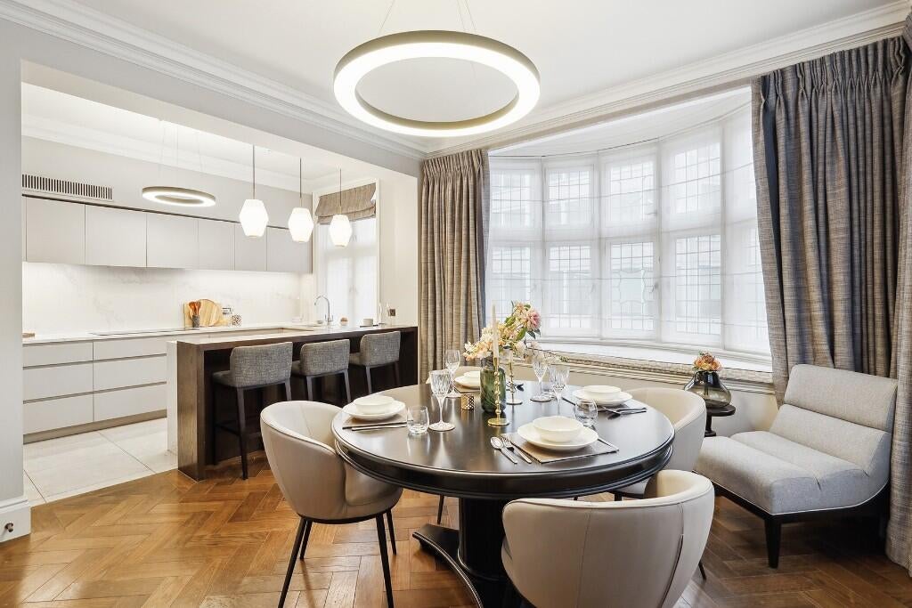 Flat Bury Street in City of Westminster