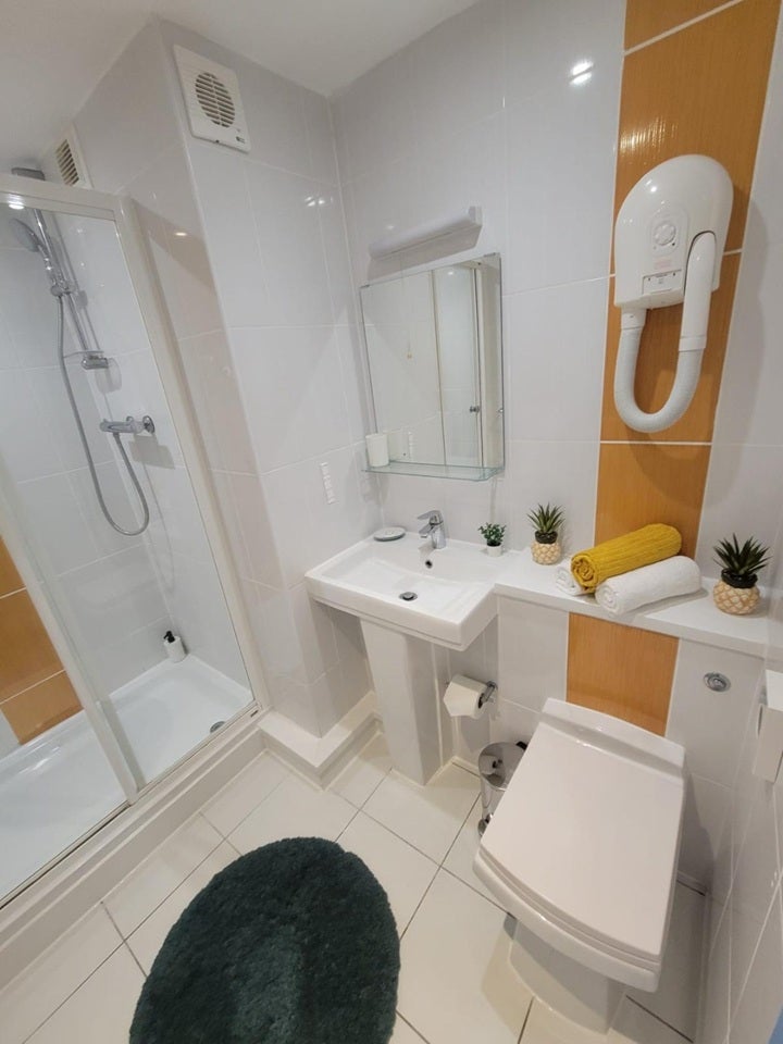 Room London Road in Greater London
