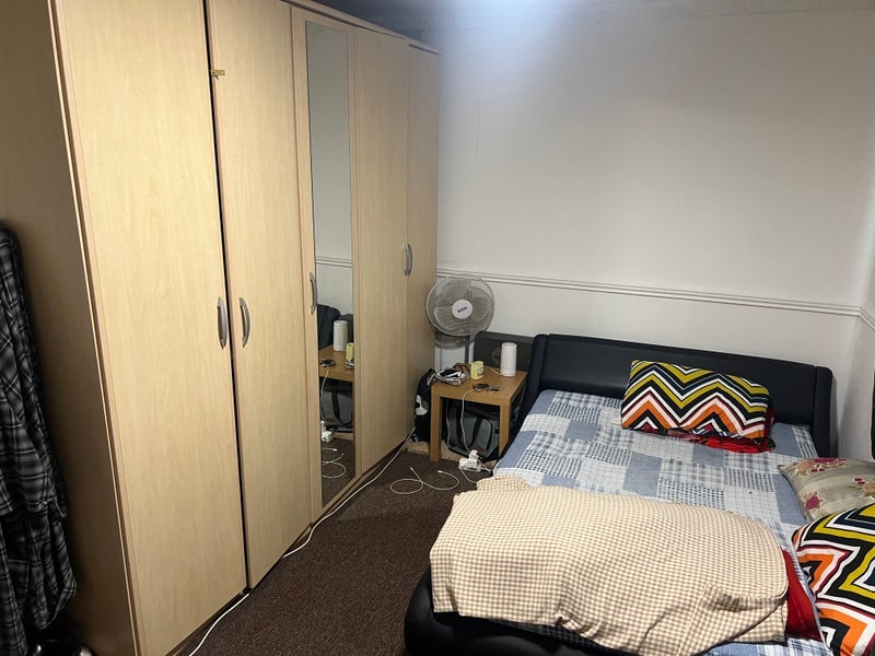 Room Stokes Road in Greater London