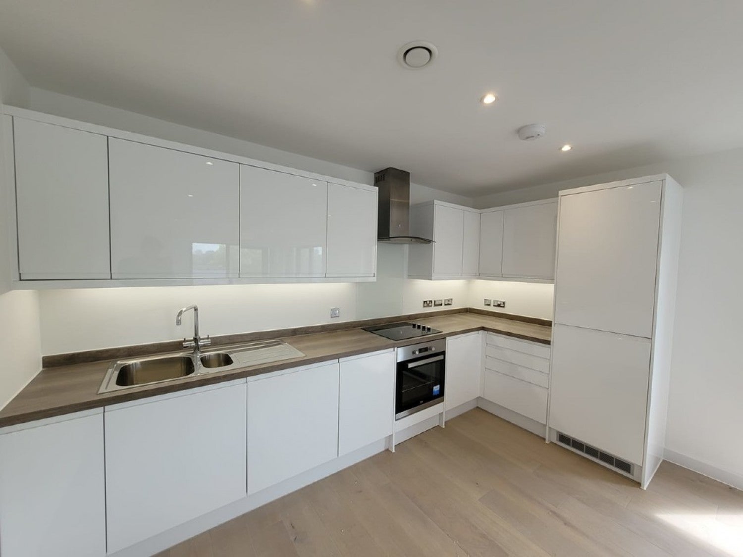 Flat Leacon Road in Ashford