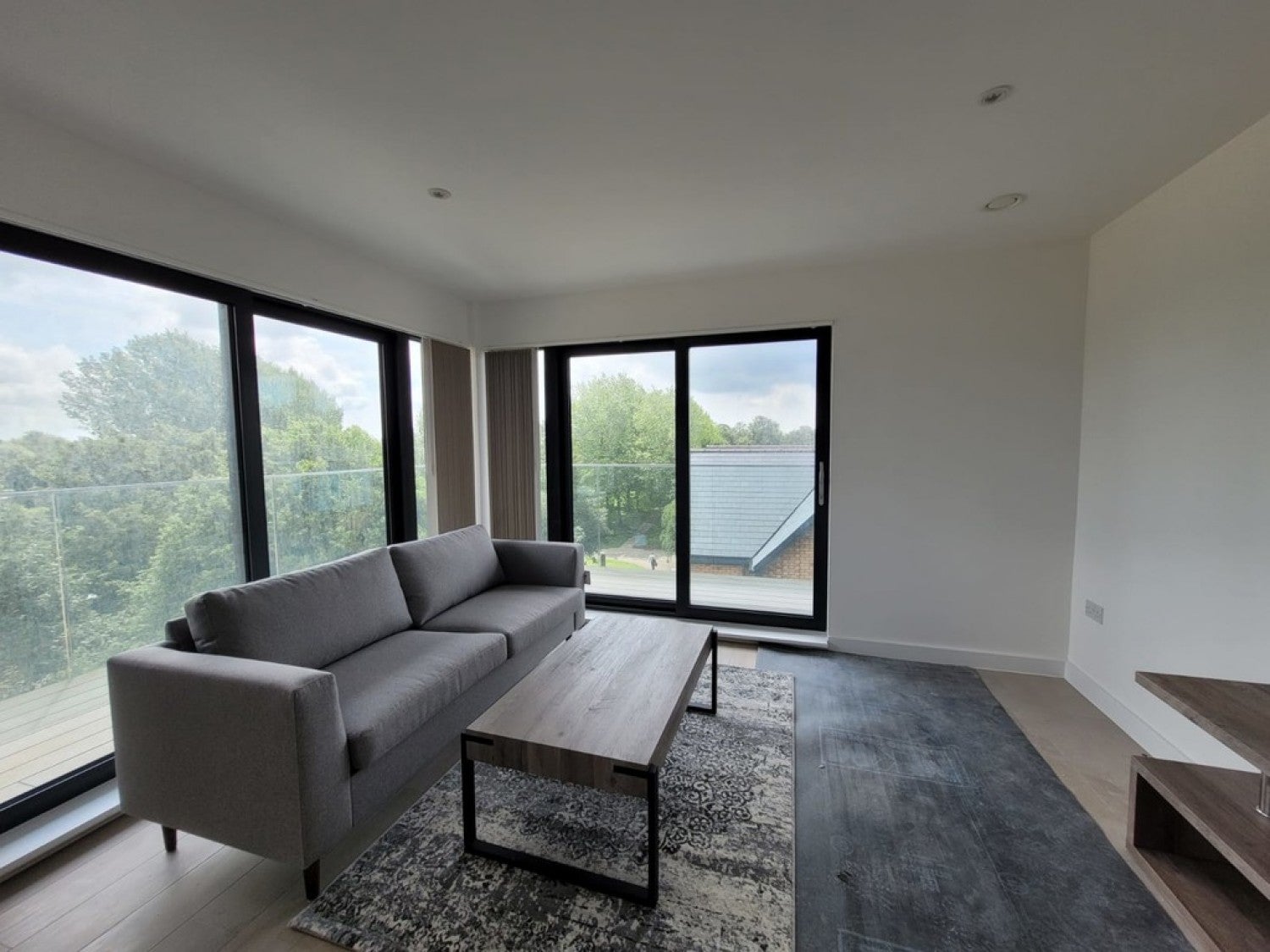 Flat Leacon Road in Ashford