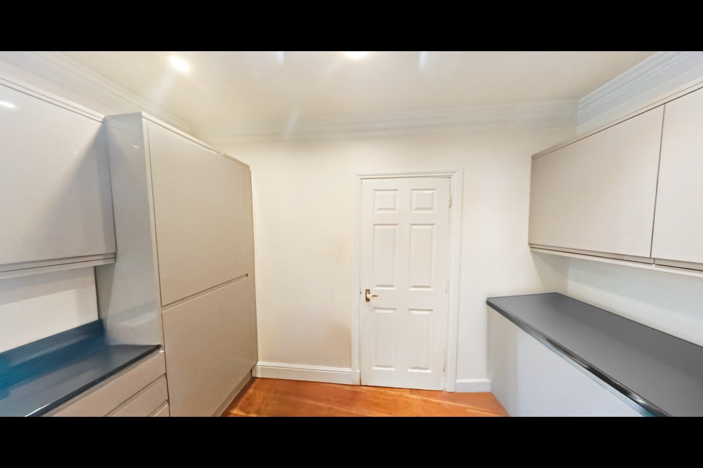Room Stockwell Road in Greater London