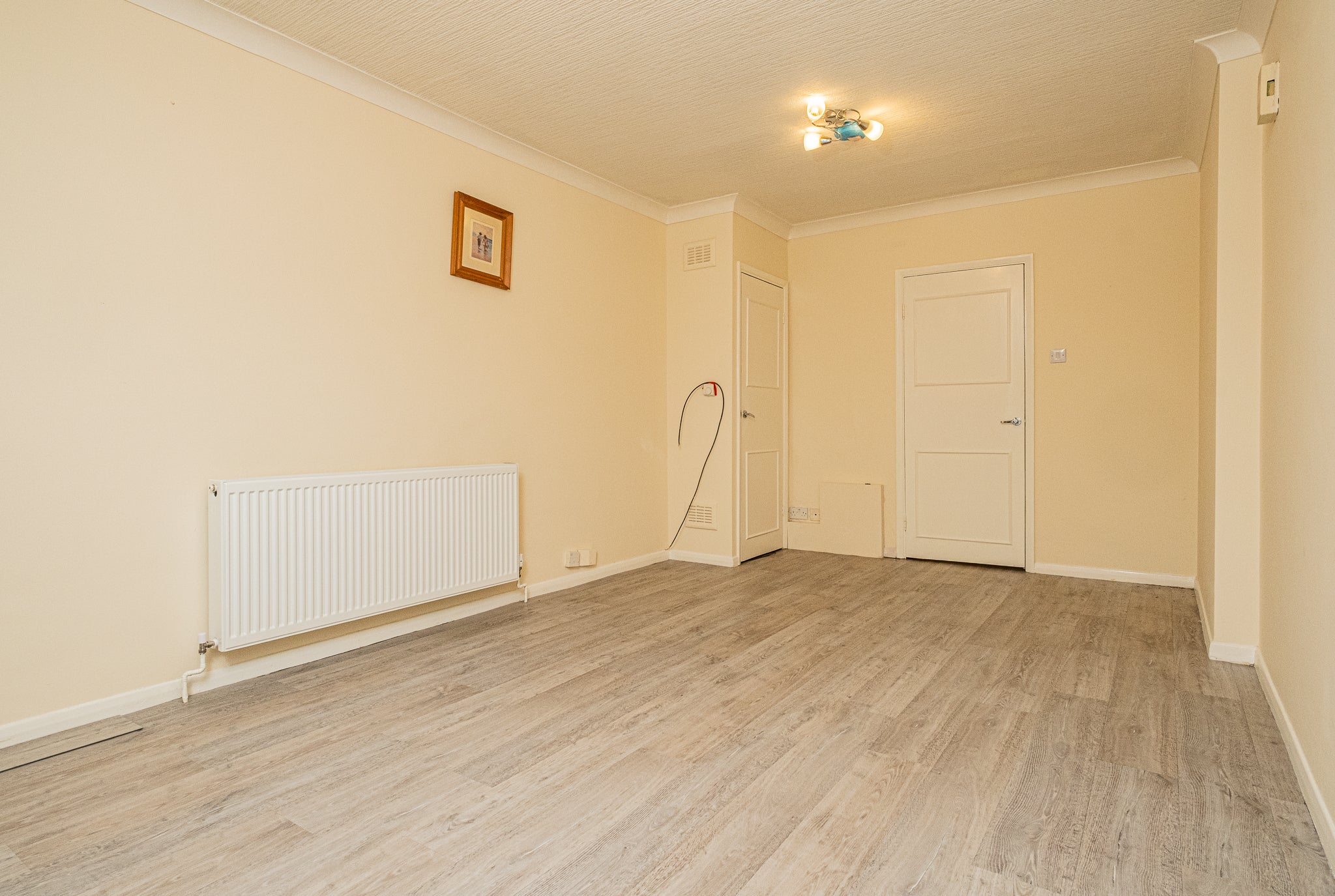 Flat Pinner Park Avenue in Greater London