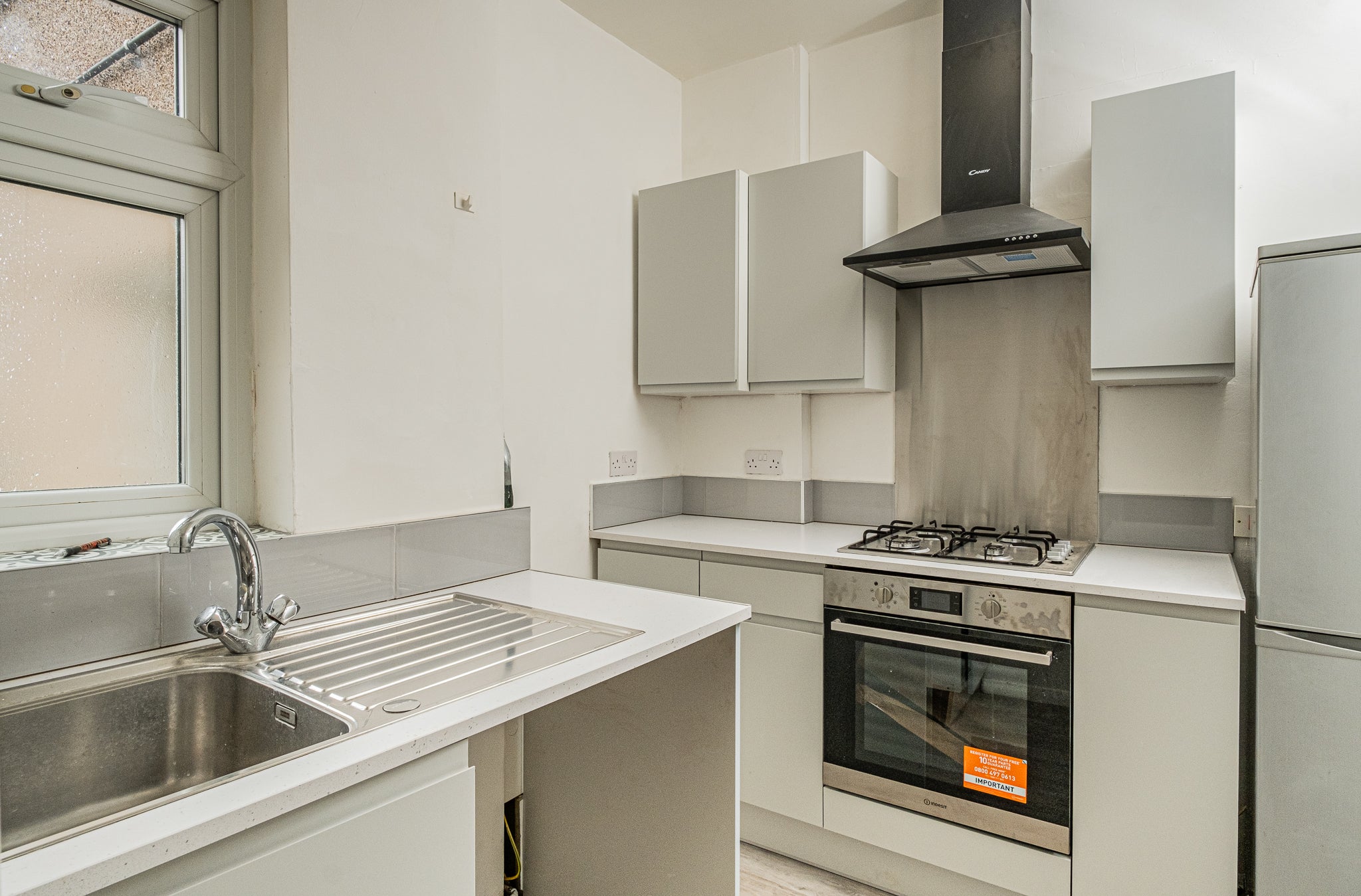 Flat Pinner Park Avenue in Greater London