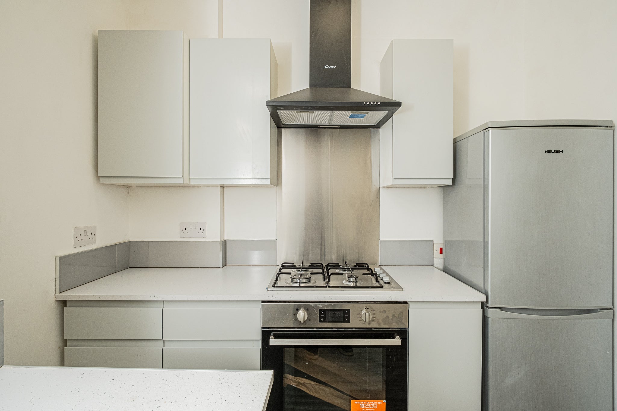 Flat Pinner Park Avenue in Greater London