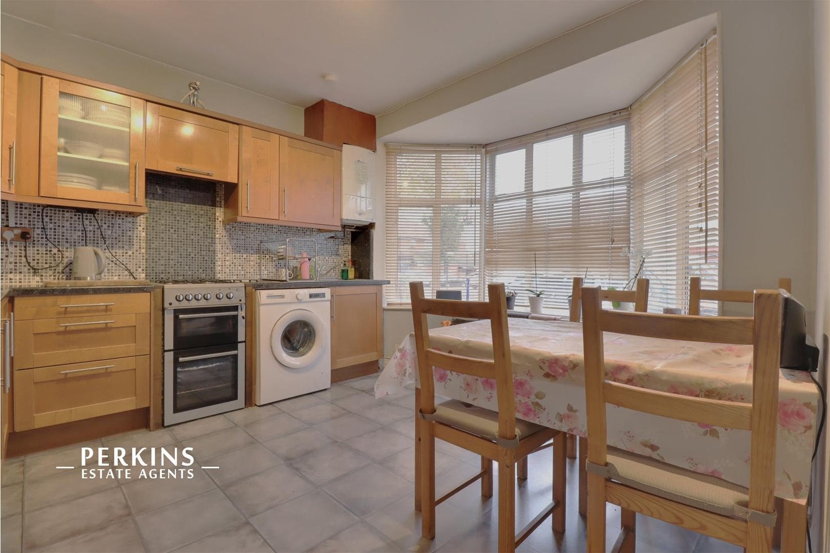 Flat Bilton Road in Greater London