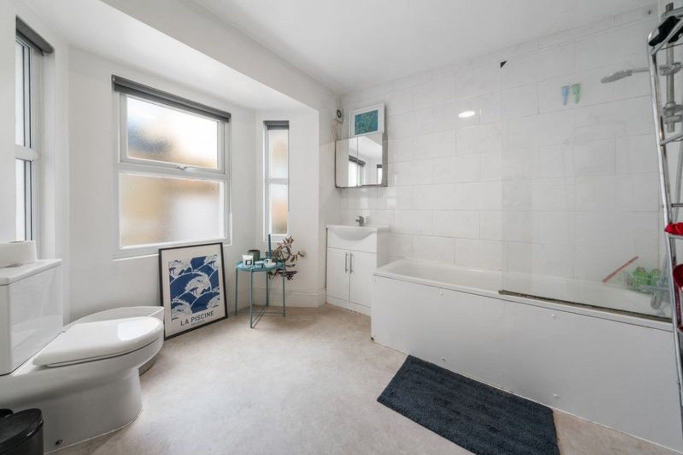 Flat Gillespie Road in Greater London