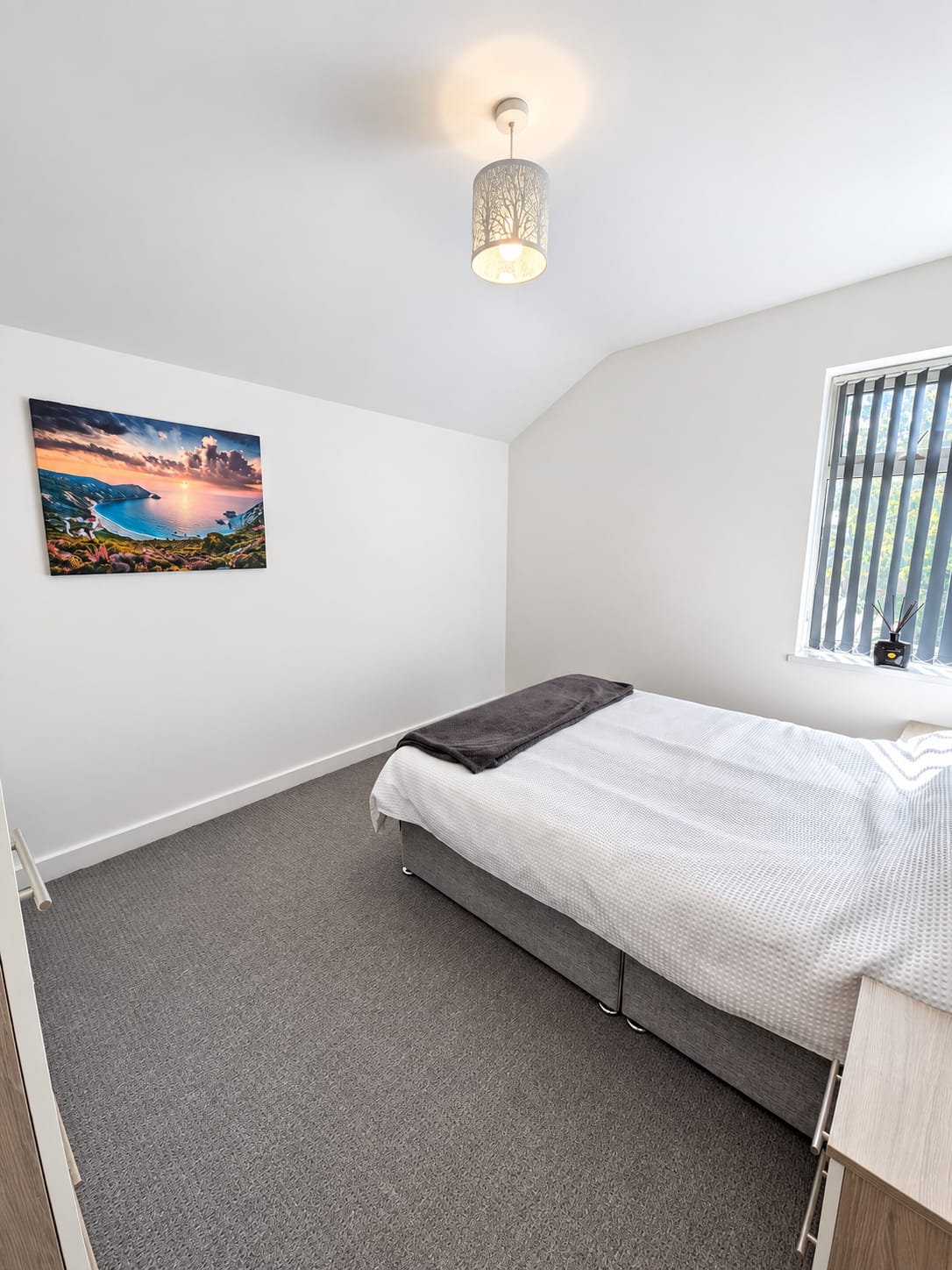 Room Welholme Road in Grimsby