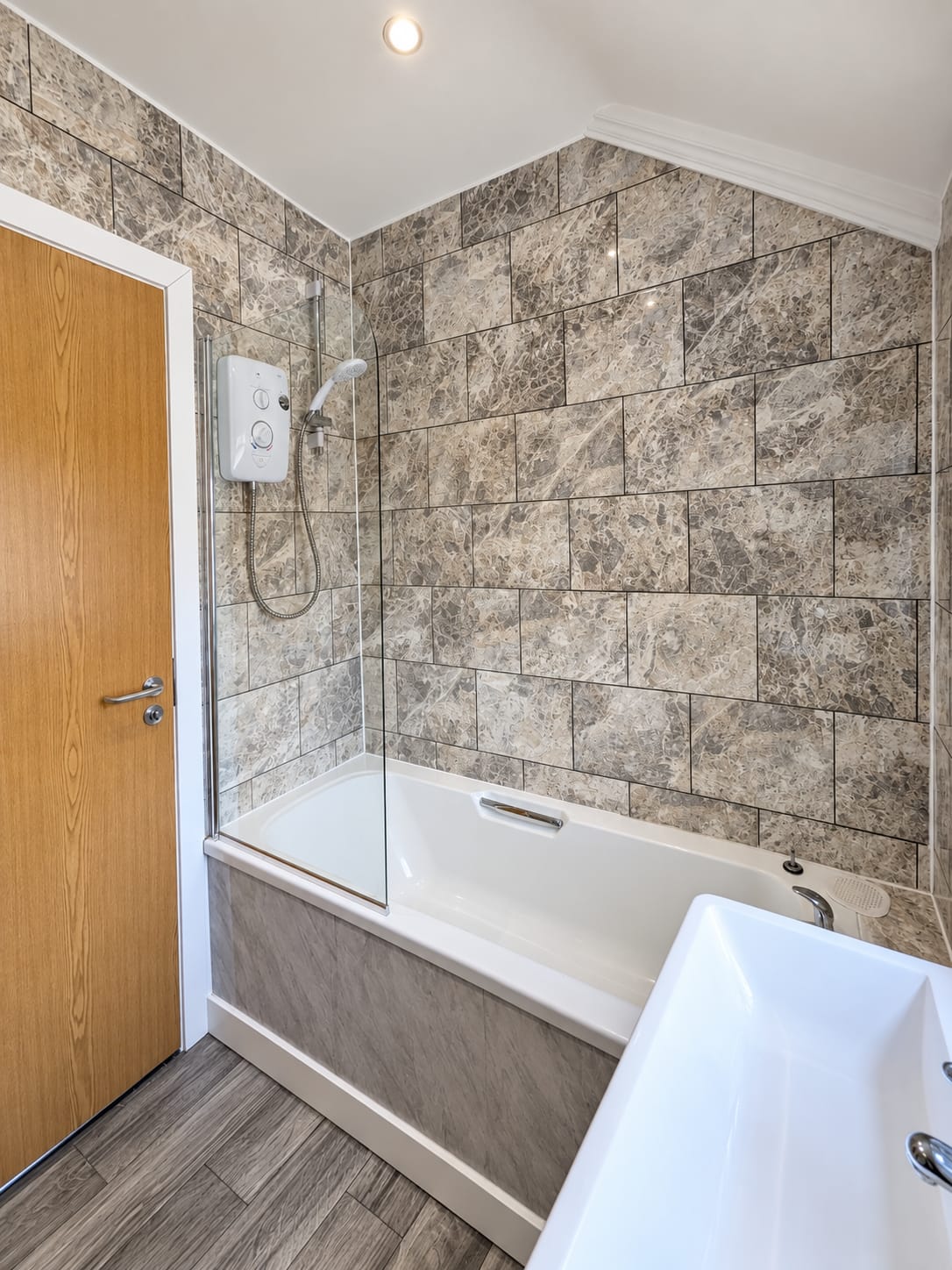 Room Welholme Road in Grimsby