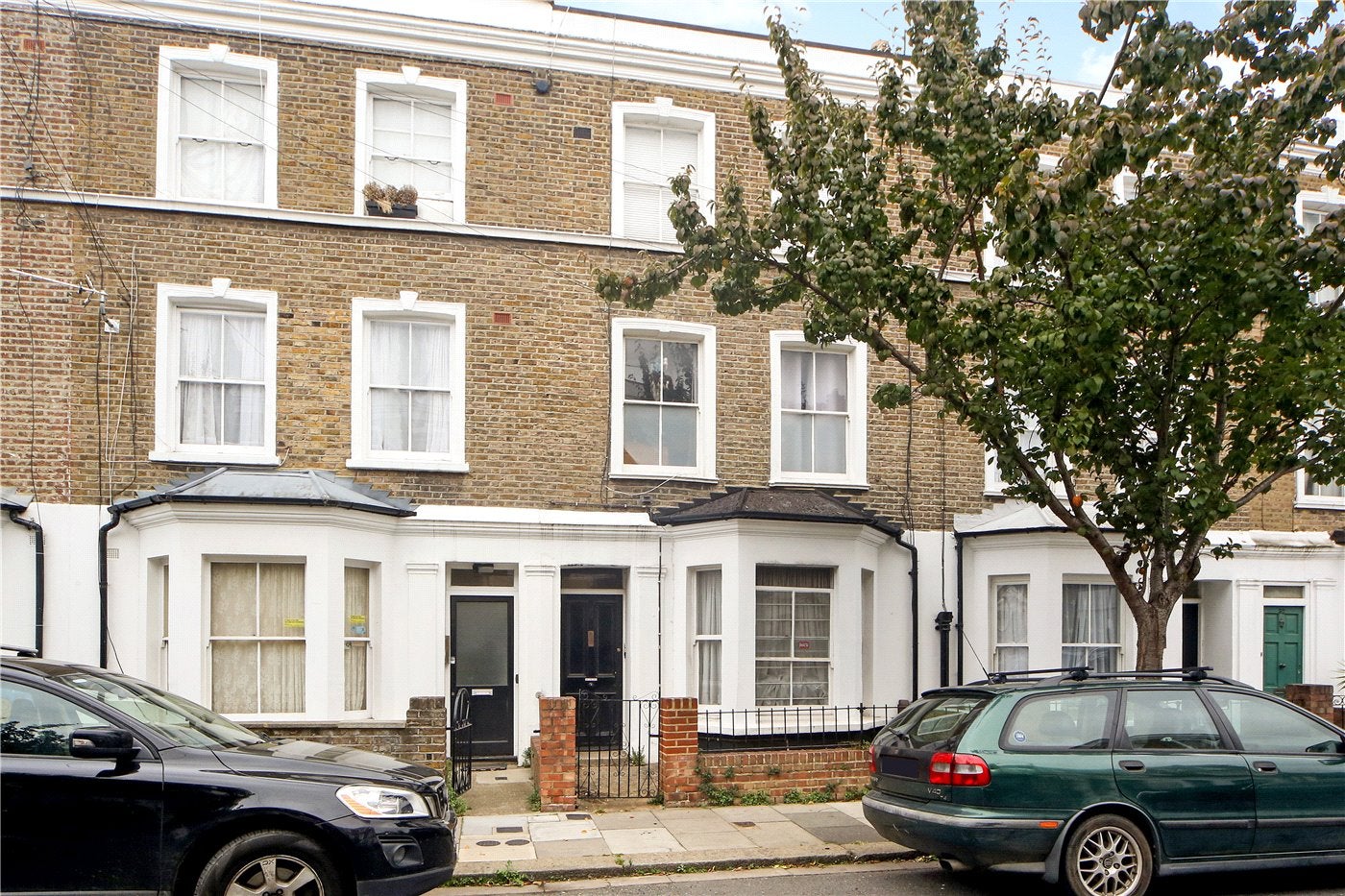 Flat Brackenbury Road in Greater London