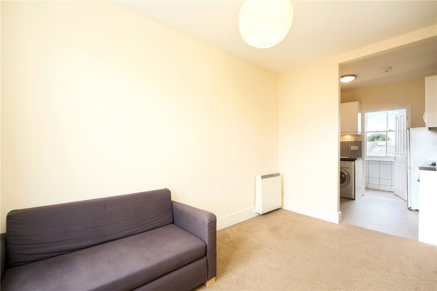 Flat Brackenbury Road in Greater London