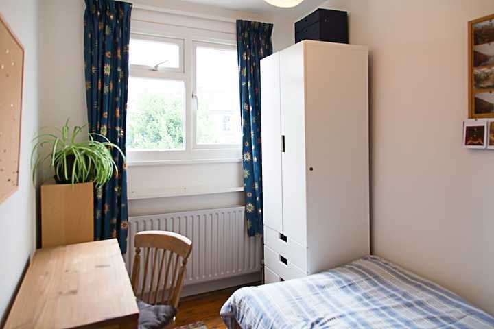 Room Ringslade Road in Greater London