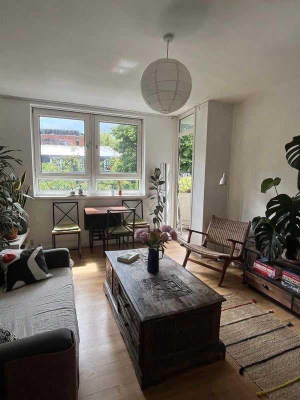 Flat Sewardstone Road in Greater London