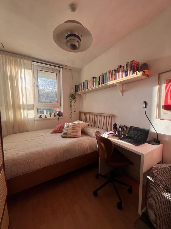 Flat Sewardstone Road in Greater London