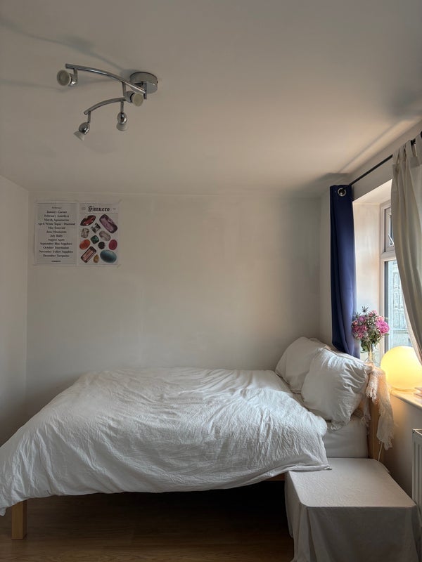 Room Bentley Road in Greater London