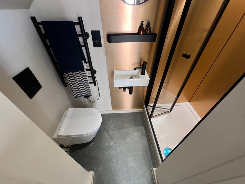 Room Catwalk Place in Greater London