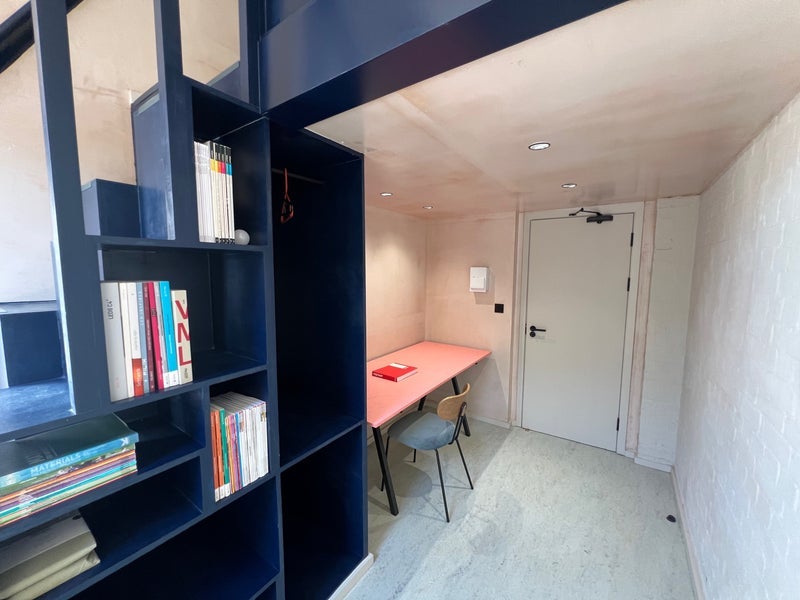 Room Catwalk Place in Greater London