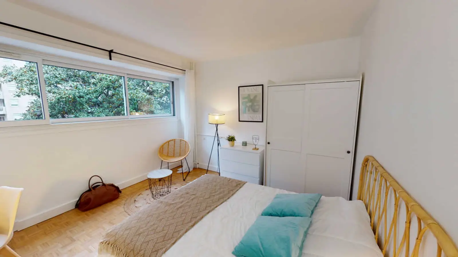 Room Rue Victor Hugo in Courbevoie