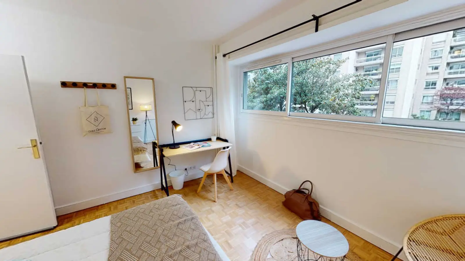 Room Rue Victor Hugo in Courbevoie