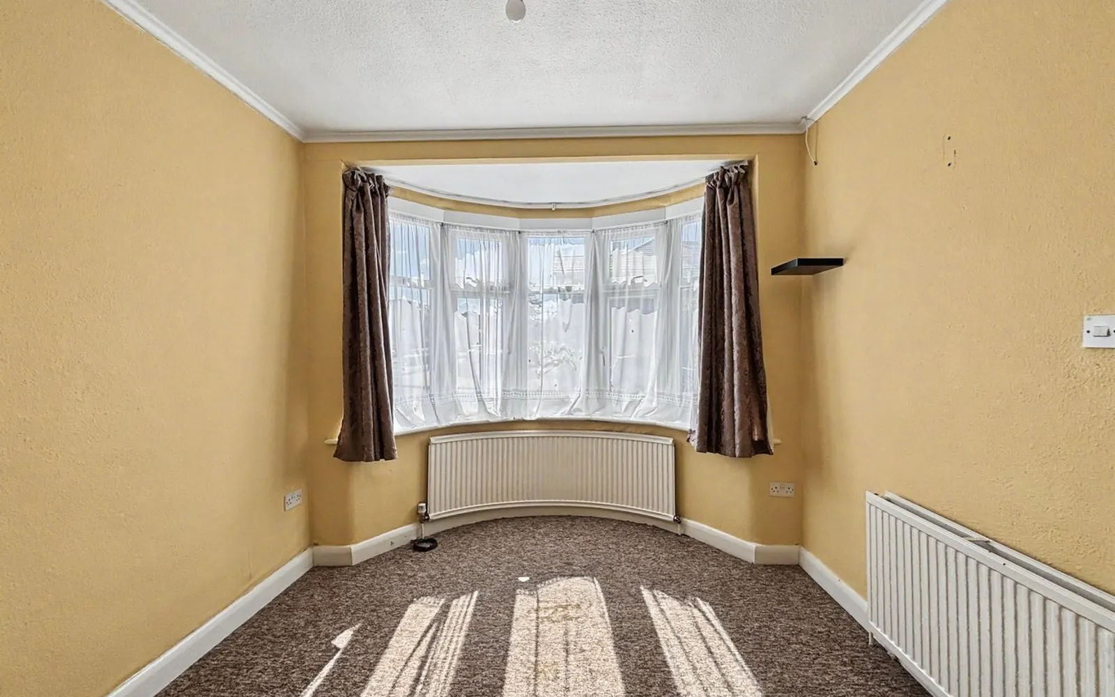 House Uppingham Avenue in Greater London