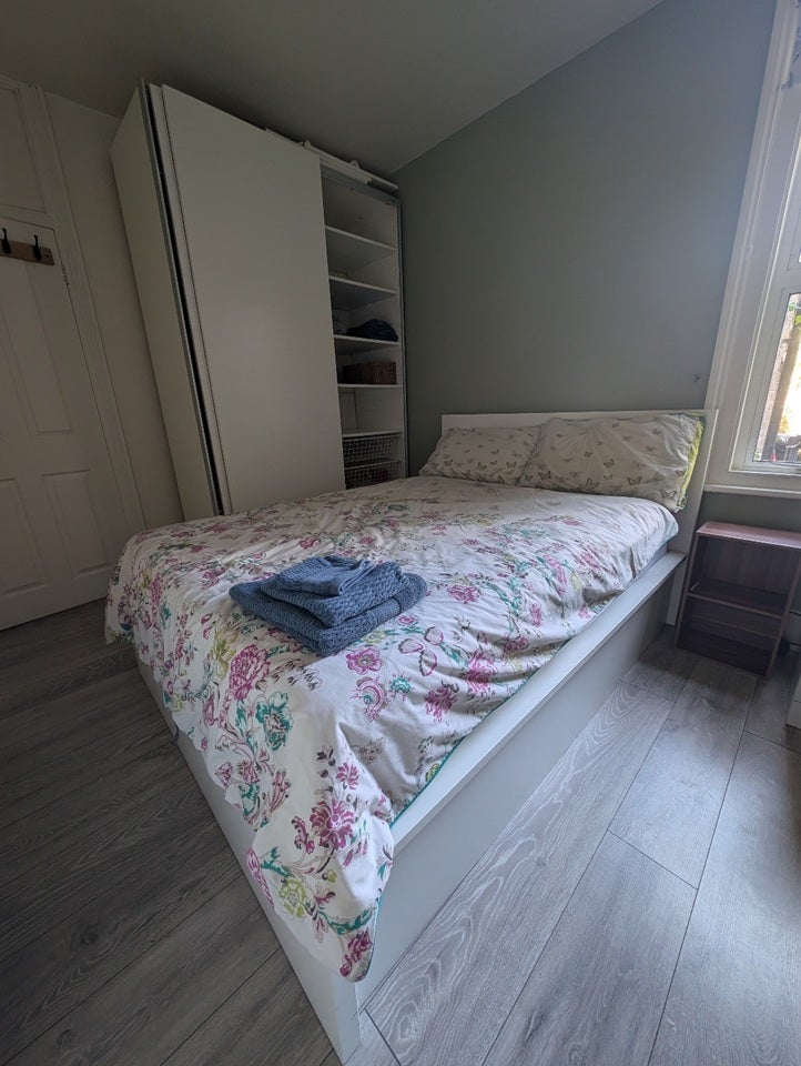 Flat Clyston Street in Greater London