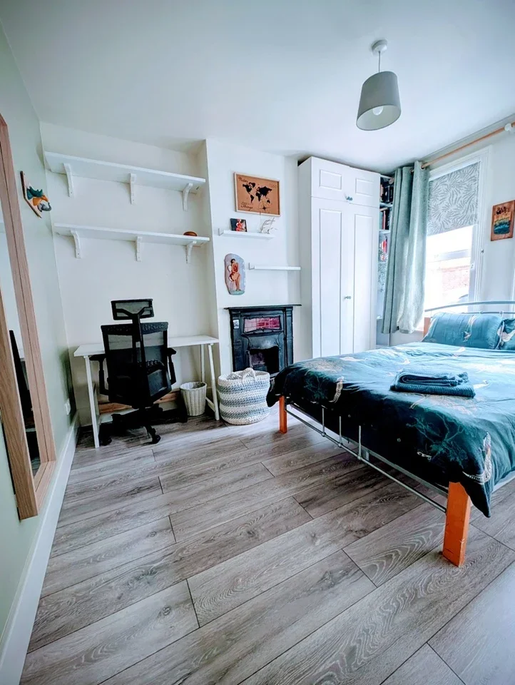 Flat Clyston Street in Greater London