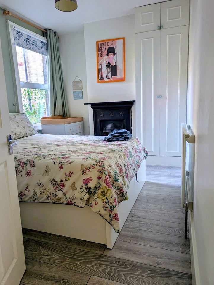 Flat Clyston Street in Greater London