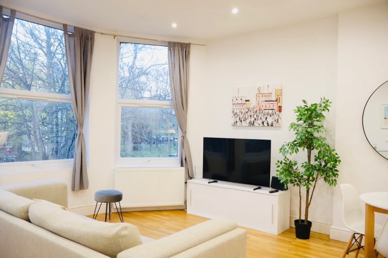 Flat Palace Road in Greater London