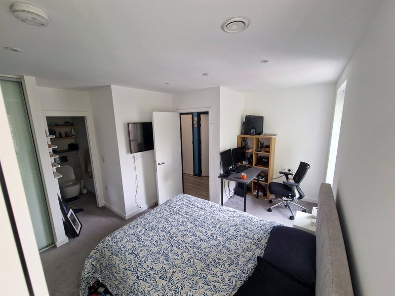 Room Aytoun Road in Greater London